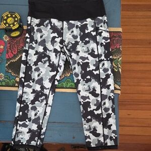 Constantly Varied Gear REVERSIBLE Camo Cropped Leggings